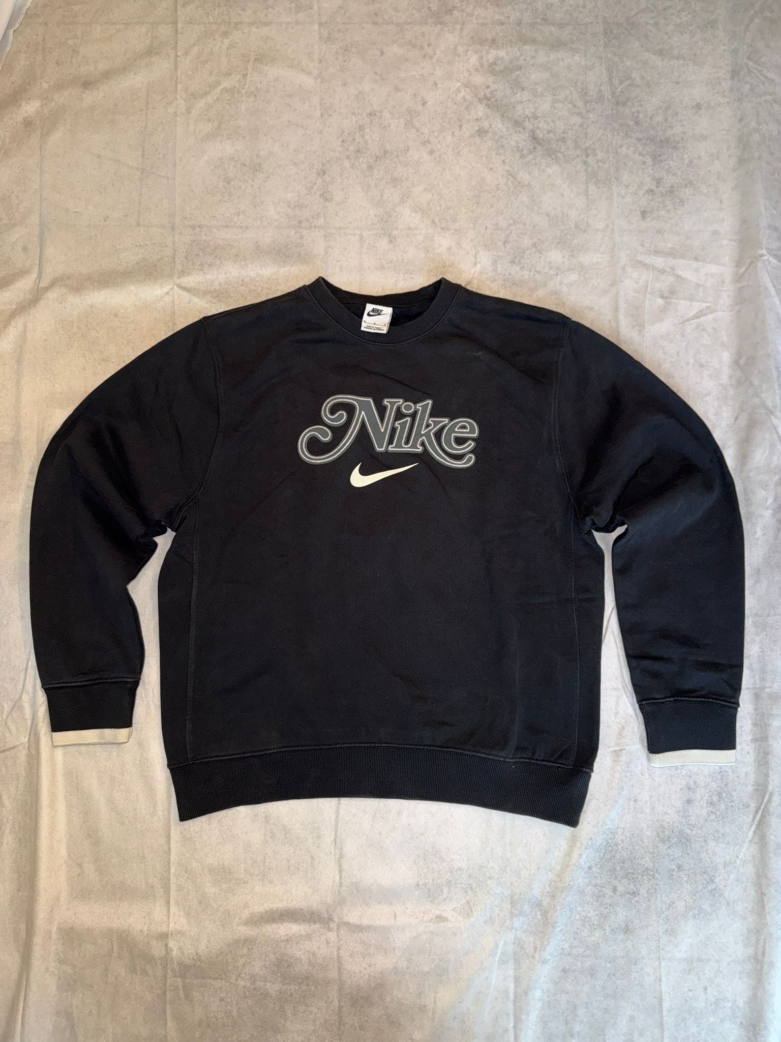 Retro Nike Logo Sweater – Vintage Style