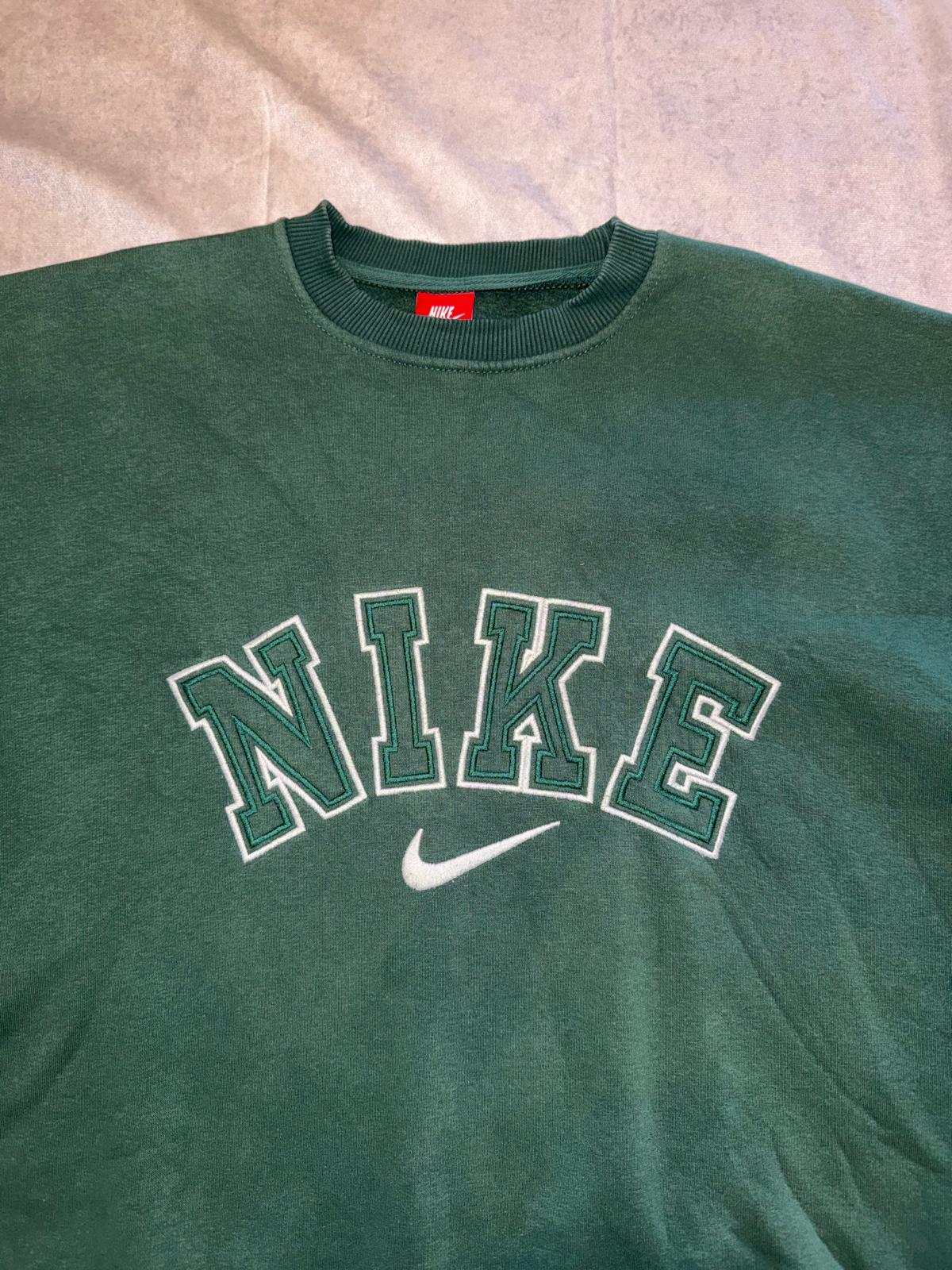 Nike Green Sweater M • Vintage Retro Style • Excellent Condition